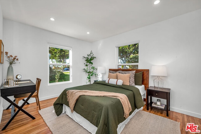 Building Photo - 616 W Ellis Ave