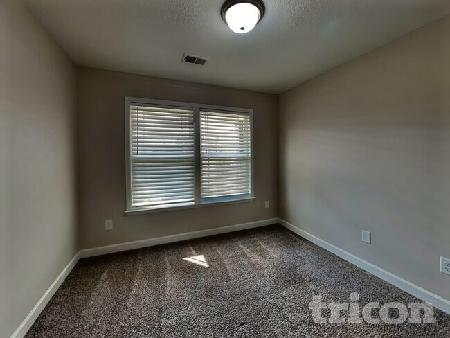 Building Photo - 321 Trail Crossing Ln