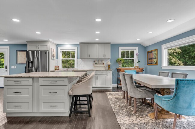 Building Photo - 32 Twin Bridge Rd