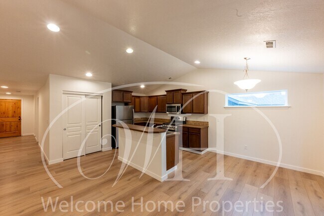 Building Photo - Single Story 3 Bedroom Home with Gas Fireplace and Covered Patio