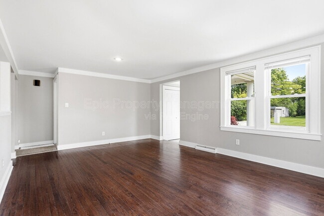 Building Photo - 3117 Coucy Ave