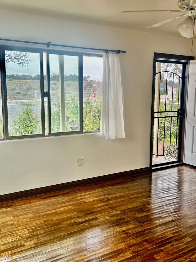 Building Photo - Hidden Gem with Views! 2 bedroom, 1 bathroom