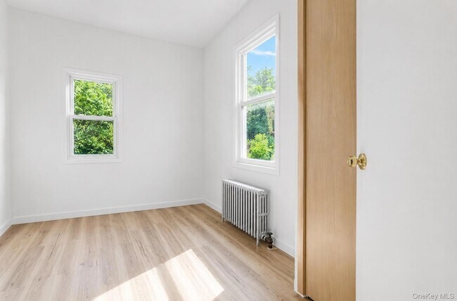 Building Photo - 3-08 26th Avenue Unit 1