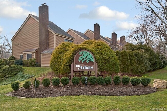 Building Photo - 10 Bayberry Ln