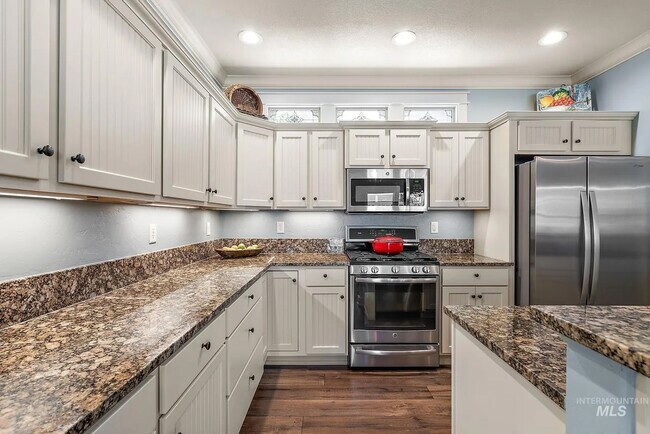 Building Photo - 998 E Shadow Creek Ln
