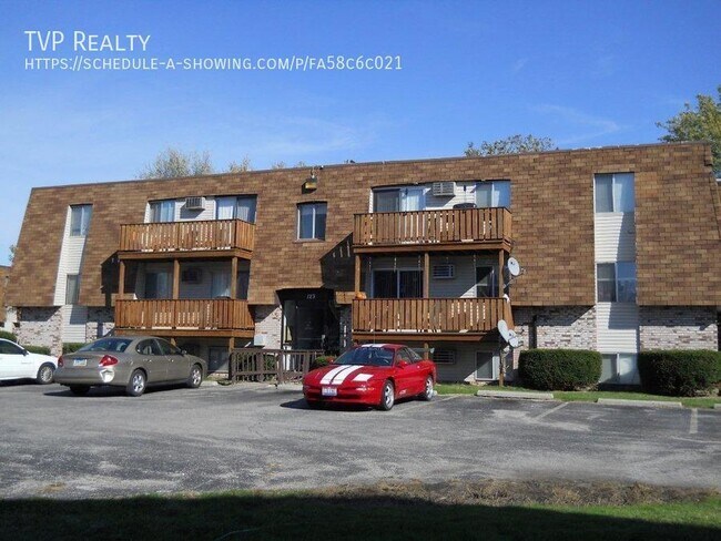 Building Photo - 123 Fox Hill Ln