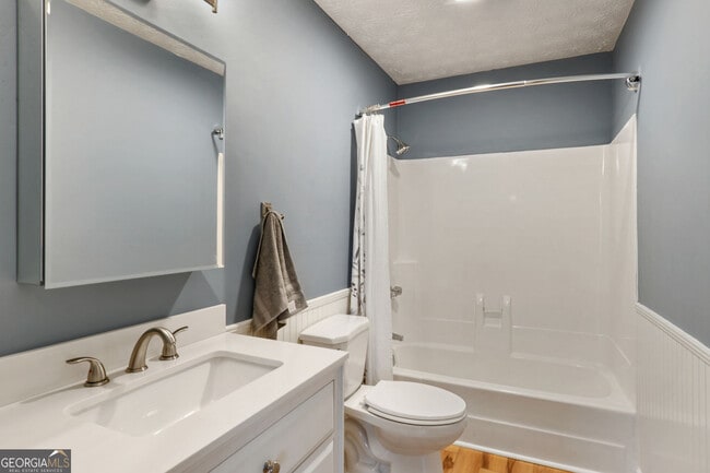 Building Photo - 587 Wedgewood Dr