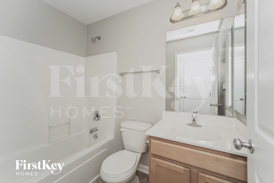 Building Photo - 16618 Grassy Creek Dr
