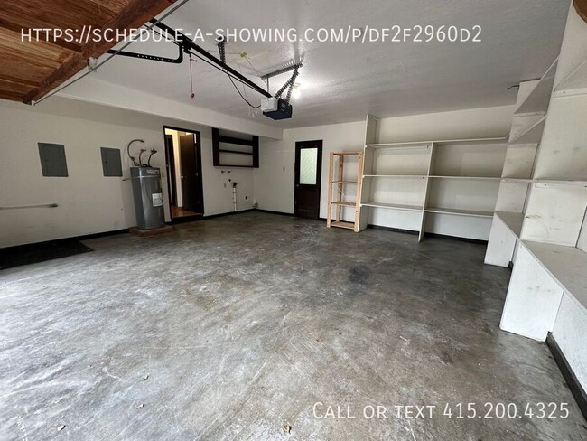 Building Photo - Spacious 2 Bedroom Home In Prunedale!