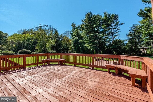 Building Photo - 4570 Lawnvale Dr