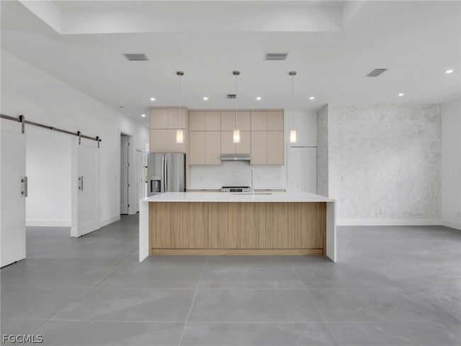 Building Photo - 6161 Feise St