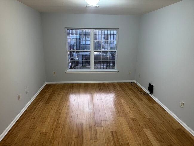 Building Photo - 742 S 15th St