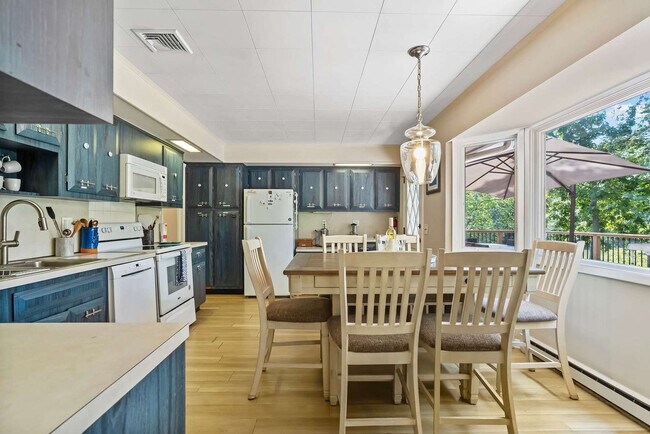 Building Photo - 1345 Long Creek Dr