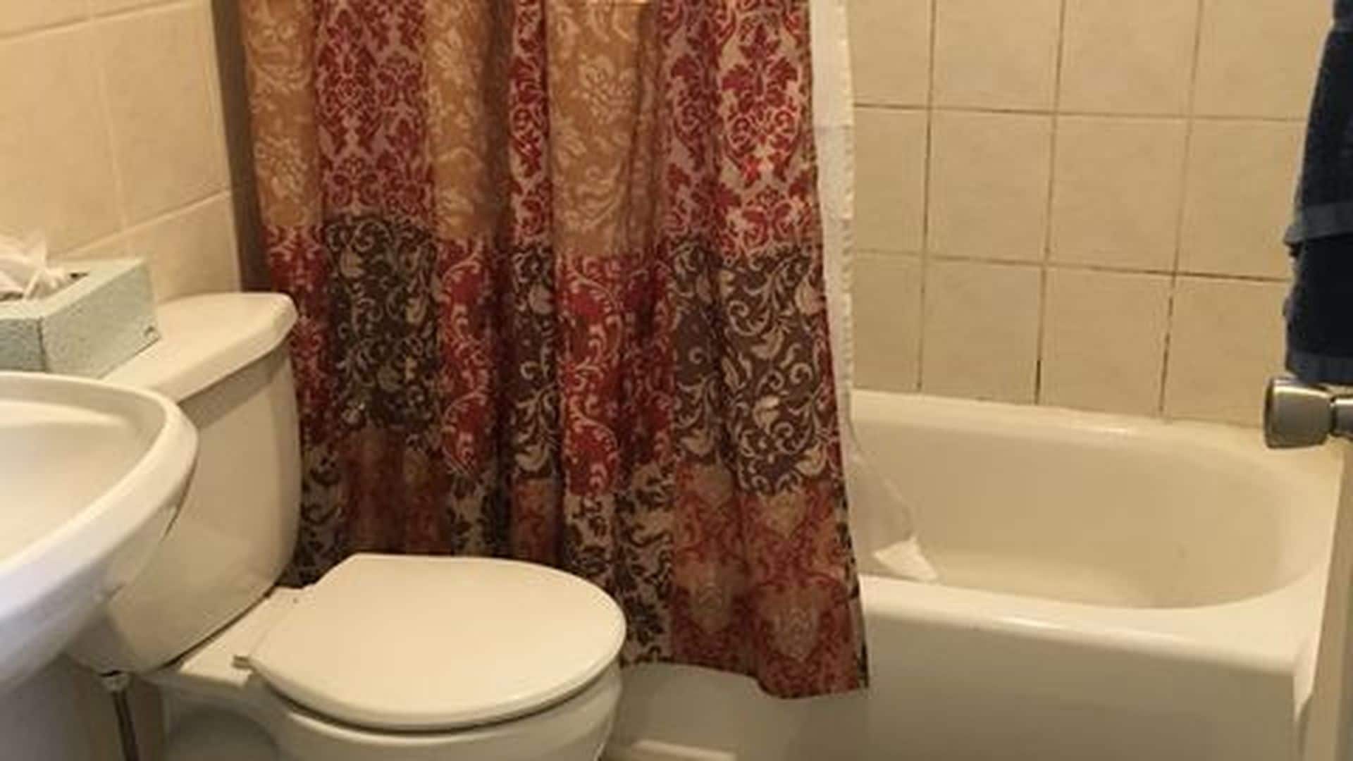 Building Photo - 821 N Hermitage Ave