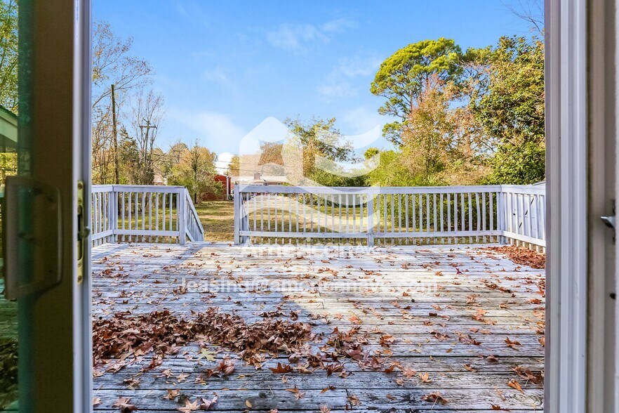 Building Photo - 12 Deerfield Dr