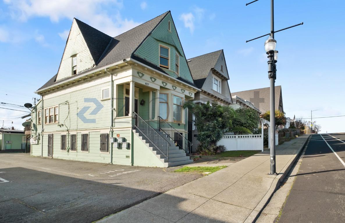 Building Photo - 827 Georgia St