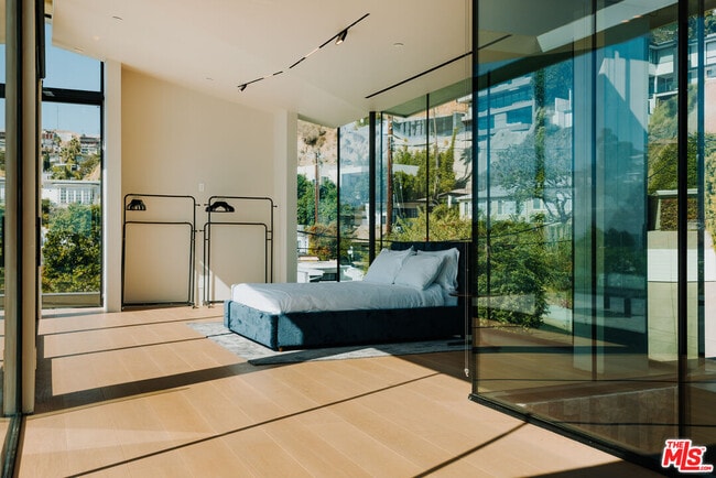 Building Photo - 8368 Hollywood Blvd