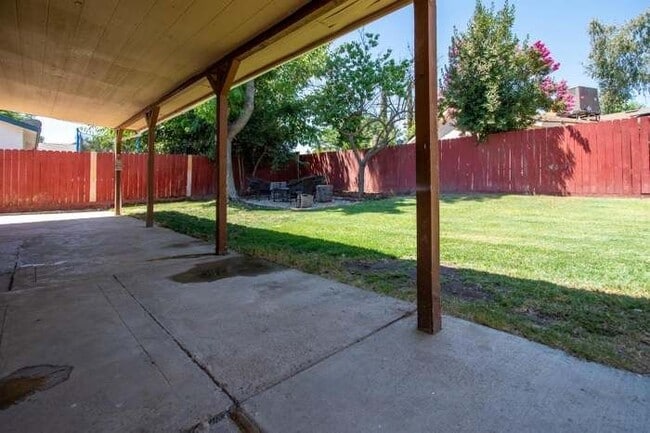 Building Photo - 4257 N Forestiere Ave