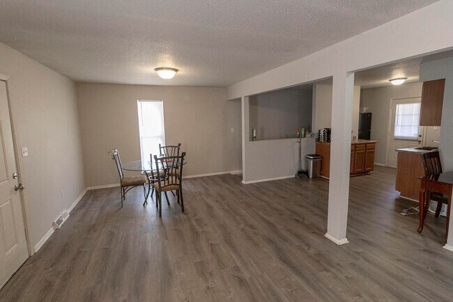 Building Photo - 204 Wheaton Ct