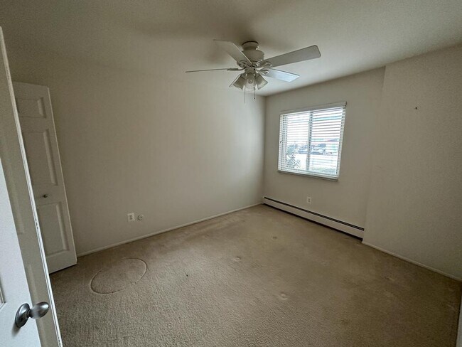 Building Photo - 1918 Axtell Dr