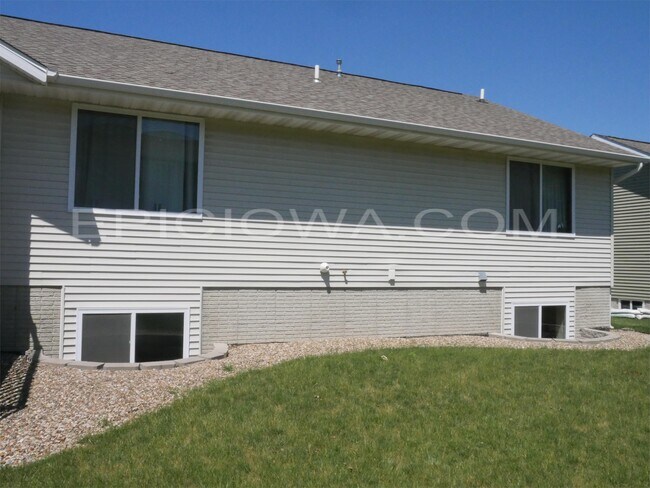 Building Photo - 1975 49th St