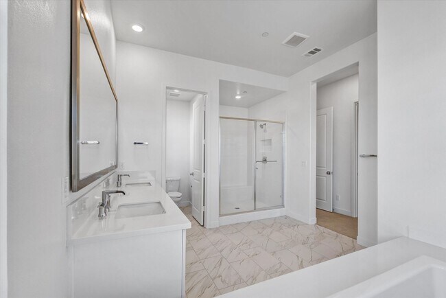 Building Photo - Large Modern Town Home with Oversize Backyard Guarded Luxury Neighborhood