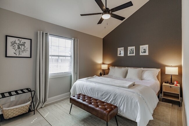 Building Photo - 2165 S Milledge Ave