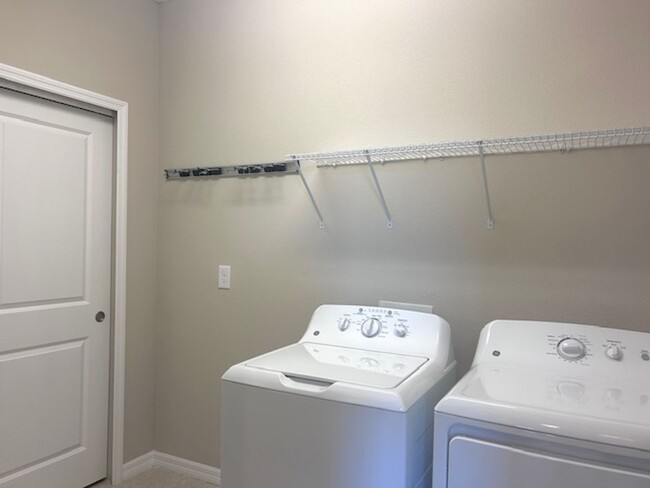 Building Photo - IMMACULATE 2/2- UPSTAIRS CONDO - PALMER RA...