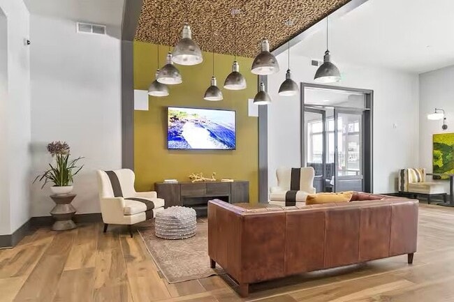 Building Photo - 680 6th Ave NE