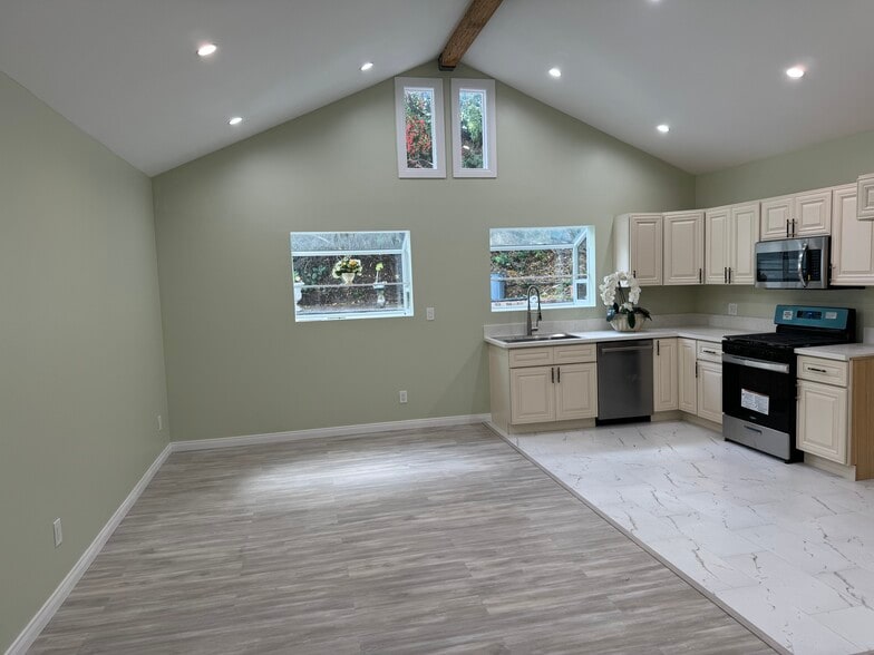 Building Photo - 4406 Coloma Ave