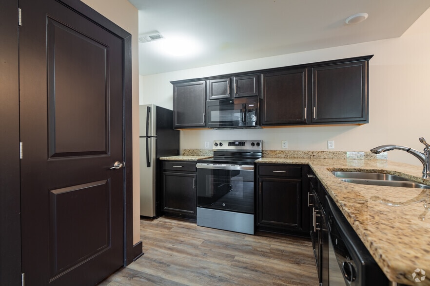 3BR, 2BA - 1,217SF - Kitchen - Westport Woods