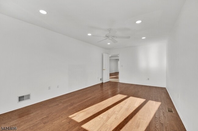 Building Photo - 48 Edgefield Dr