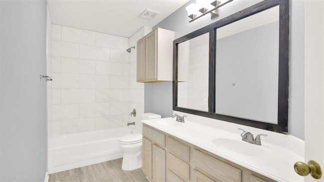 Building Photo - 4911 Edenbourgh Ln