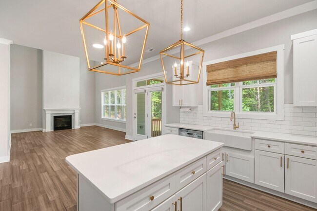 Building Photo - 500 Kings Lake Wy