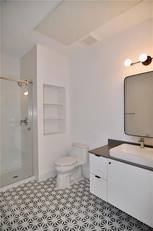 Building Photo - "Chic 2-Bed Gem in Vibrant East Austin Locale – Welcome Home!"