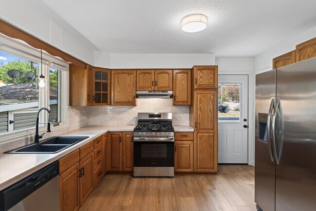 Building Photo - 2036 Coral Ln