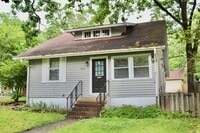 Building Photo - F Street - 4 Bed 2 Bath Home