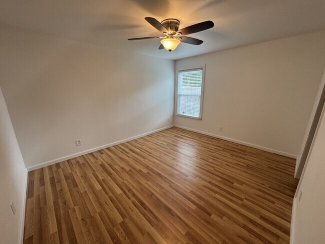 Building Photo - 2318 Fenwick Dr