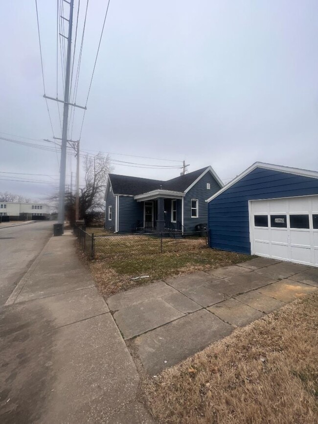 Building Photo - 412 N Evans Ave