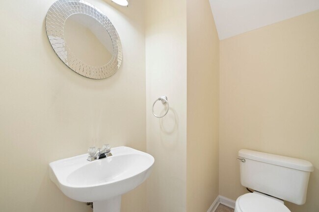 Building Photo - Located in Highland Creek