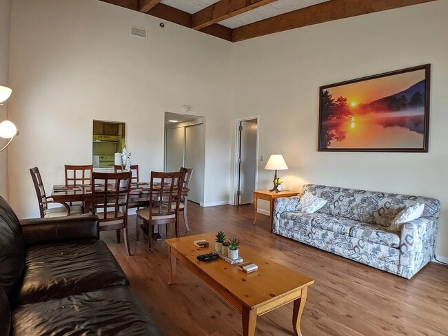 Building Photo - Cedar Lodge-308