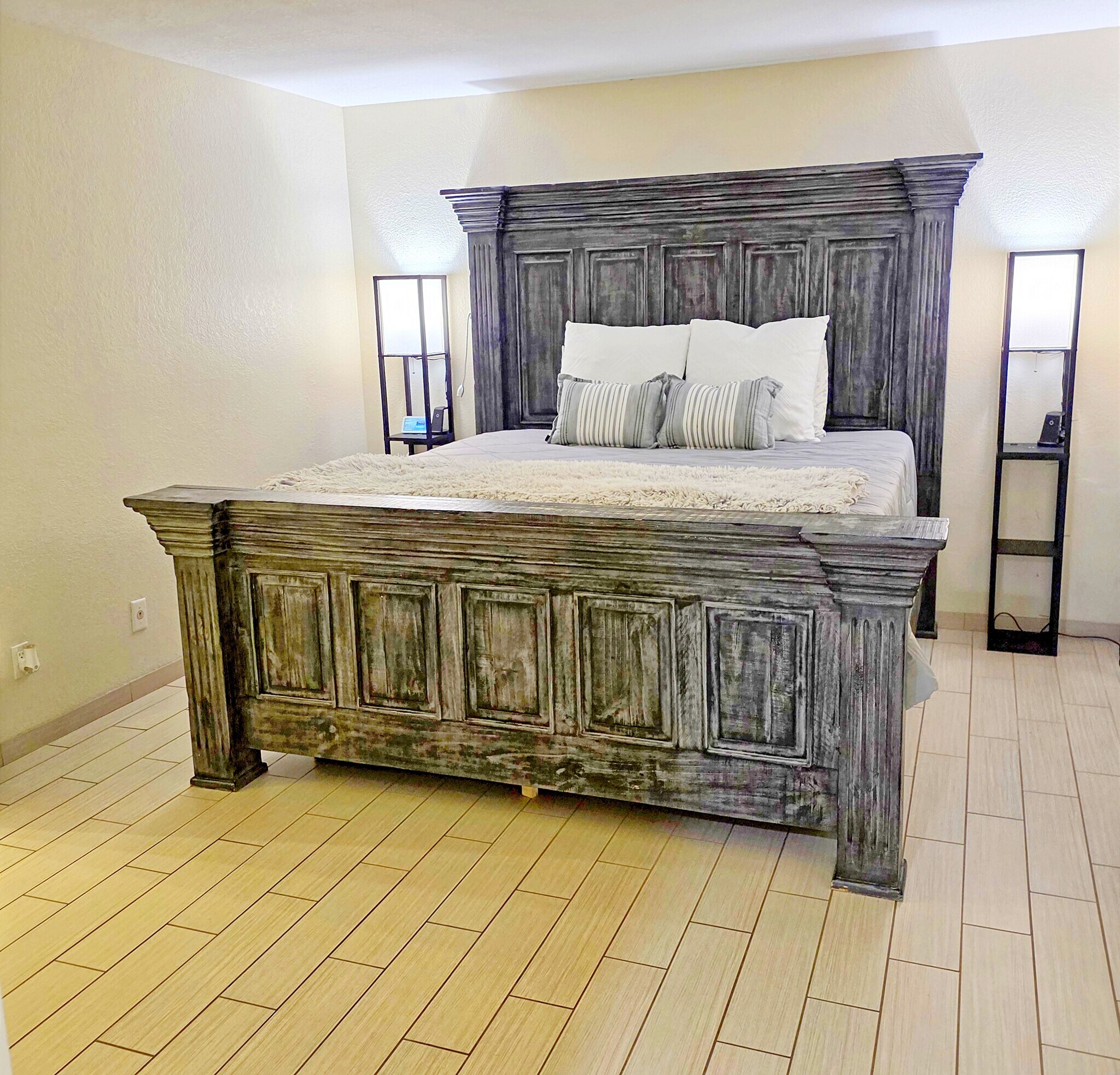 Building Photo - 10080 E Mountainview Lake Dr