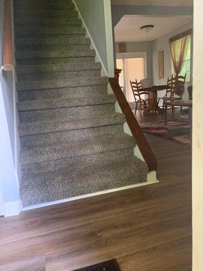 Building Photo - 247 Lakeview Ln