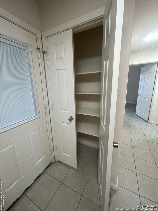 Building Photo - 440 Clearview Canyon