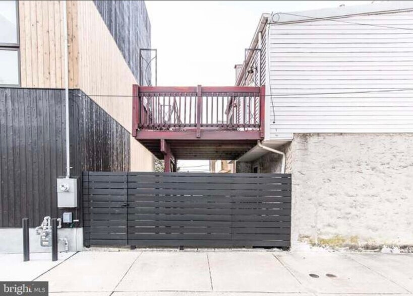 Building Photo - 1313 S American St