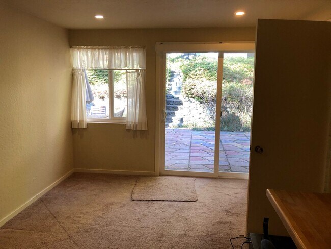 Building Photo - 2 Bedroom cottage,  quiet rural setting