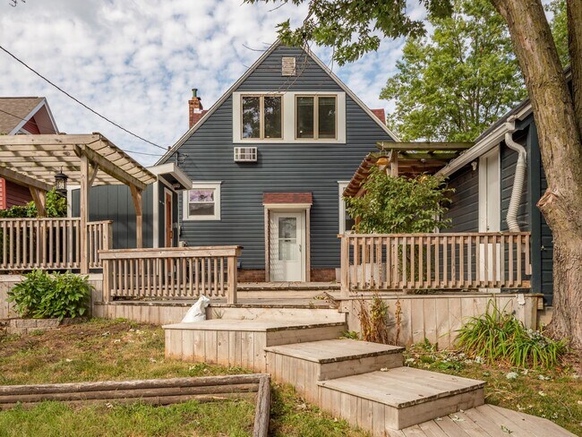 Building Photo - 2745 2nd Ave SE