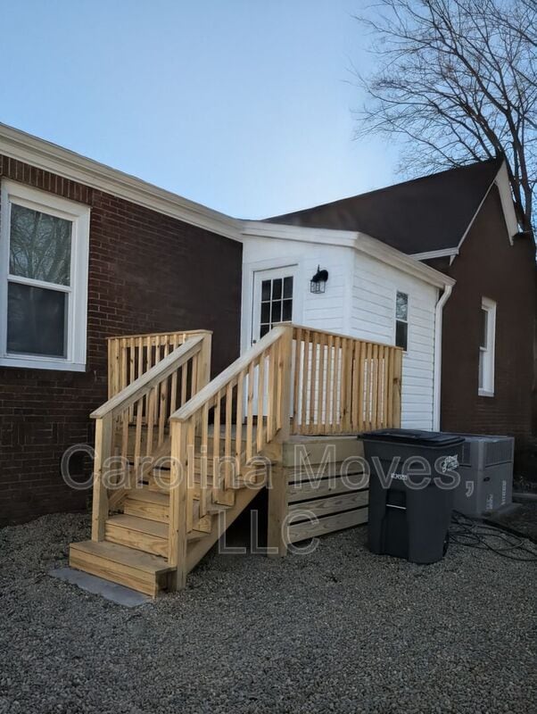 Building Photo - 1102 Easley Bridge Rd