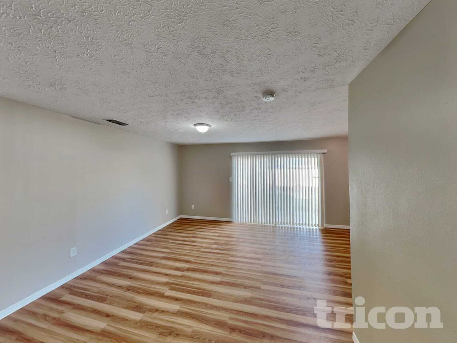 Building Photo - 2704 Mnr Hl Dr