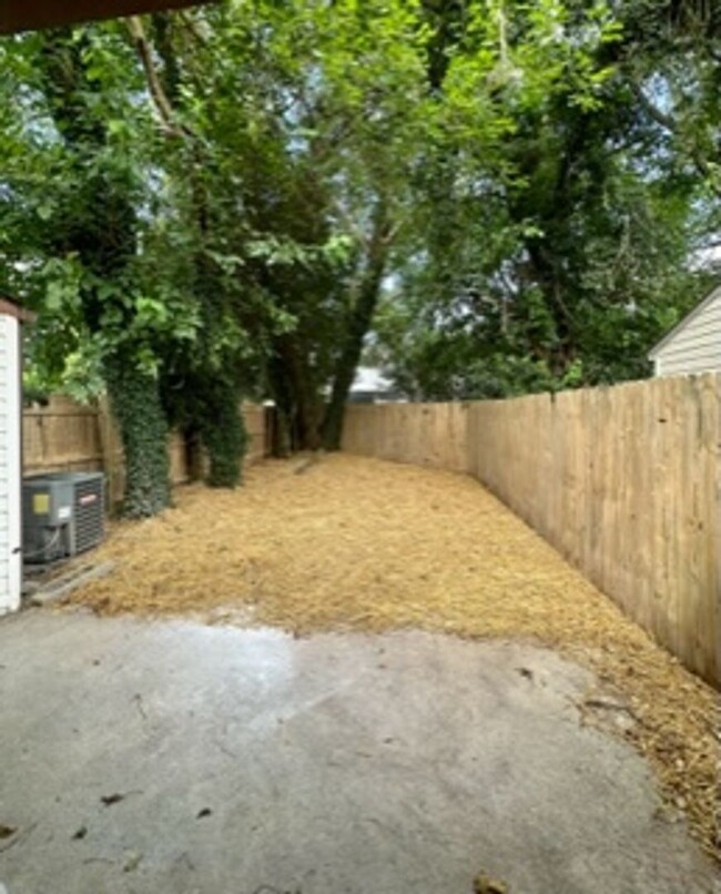 Building Photo - Single-Level Townhouse with Fenced Backyard